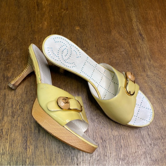 Chanel Clogs Yellow Patent Leather Mules Vintage Slip On Heels Italy 5 - Picture 2 of 12